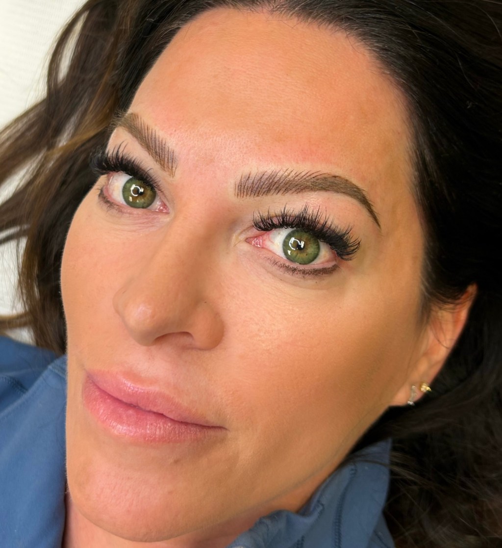 Combination Brows with powder and hairstrokes